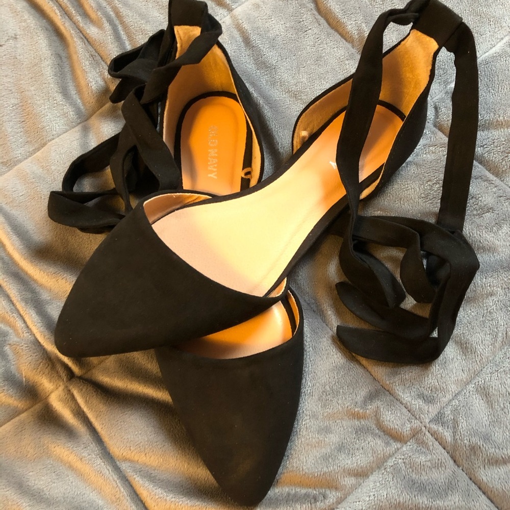 Lace-up pointy toe flats